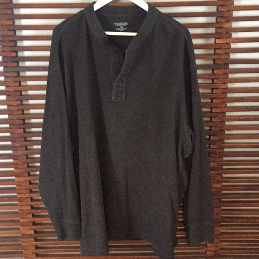Roundtree & Yorke henley top